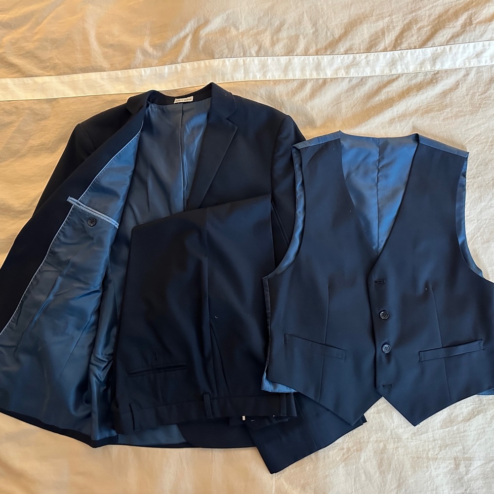 Ash & Maui - Boy’s 3-Piece Suit (18805), Navy Blue. Size 16H.